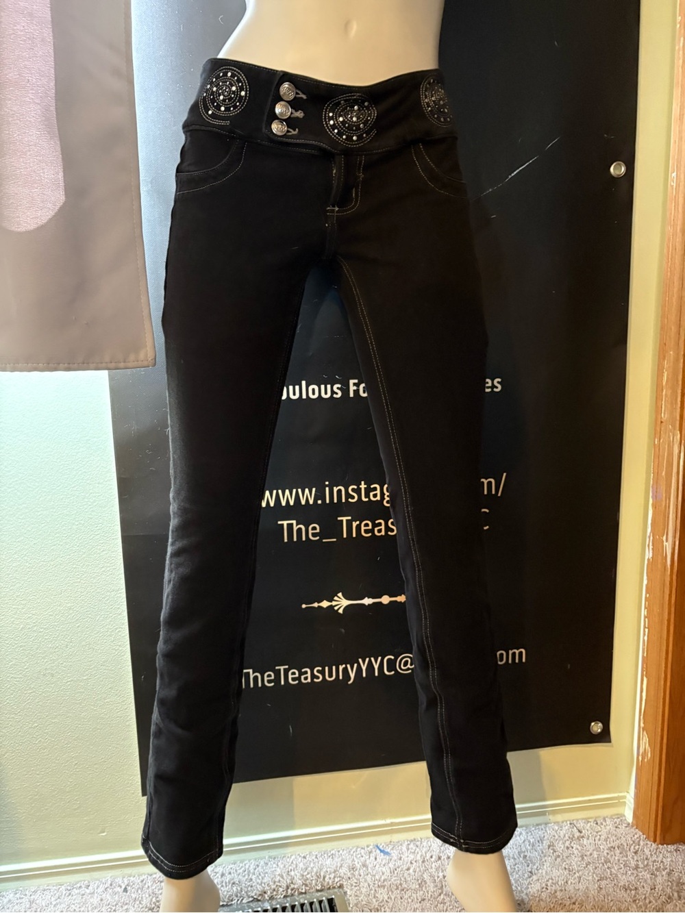 Embellished Waist Skinny Jeans in Black